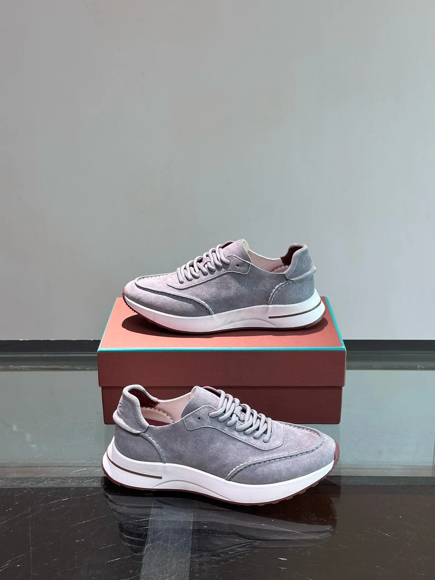 Factory price: 540💰Loro men's shoes💰iana niche Loro classic jogging shoes, men's lace-up casual shoes and sneakers, high-quality lightweight and comfortable fabrics, suitable for outdoor leisure, the color scheme is young and energetic, and it looks great with sportswear or casual suits! Size: 39-46 (customized sizes of 45 and 46 are non-refundable)
